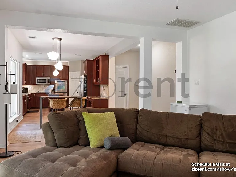 1406 Dapplegrey Ln — Photo 11