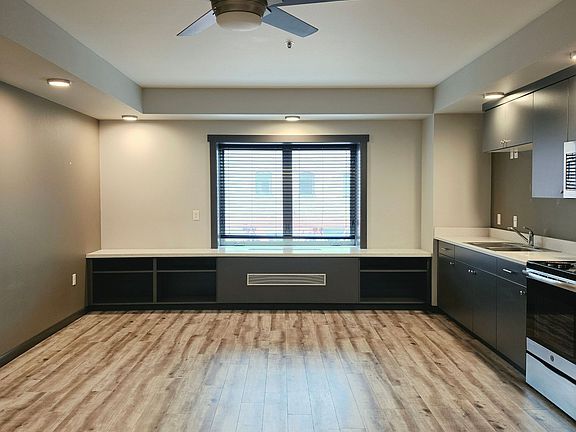 4th image of 609 Main St #202