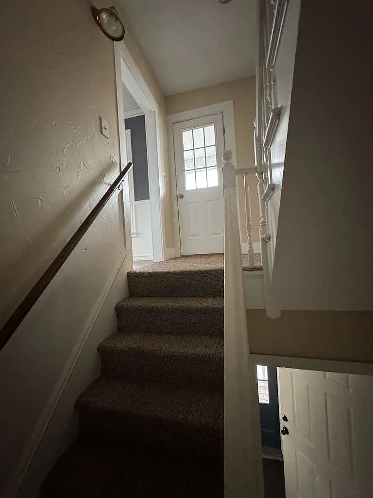 3 bed, 1000 sqft, $2,300 — Photo 3