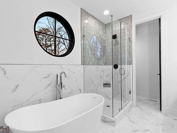 5th image of 1946 8th St #1