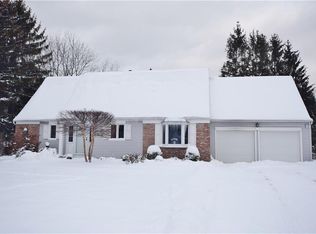 619 Apple Grove Cir, Webster, NY 14580