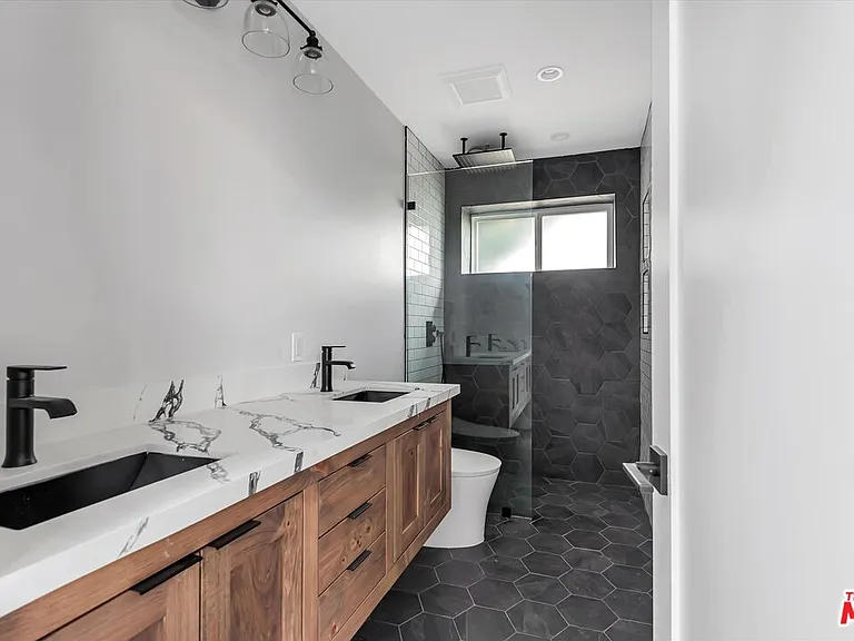 12420 Idaho Ave — Photo 4