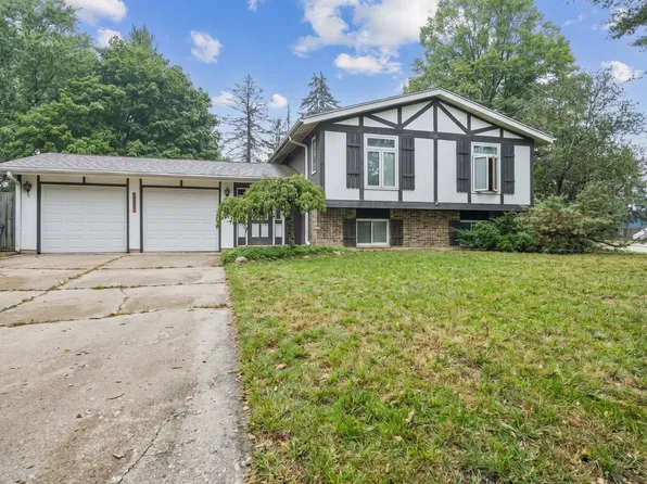 1013 Cardiff Dr, Crystal Lake, IL 60014
