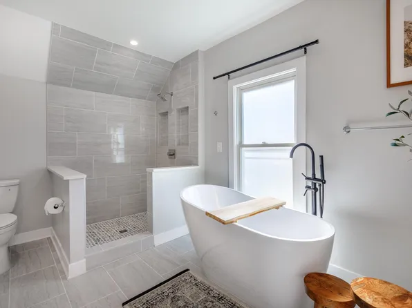 61851 W Eight Mile Rd, South Lyon, MI 48178