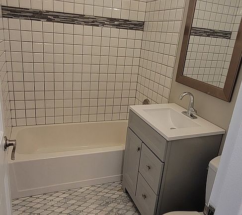 4th image of 3430 N Lake Shore Dr APT 7J