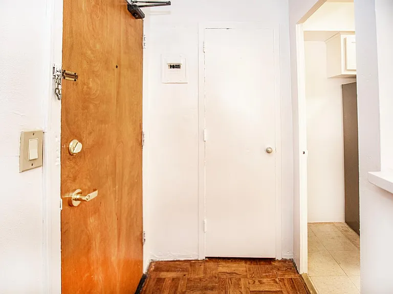 208 Anderson St #S2F — Photo 9