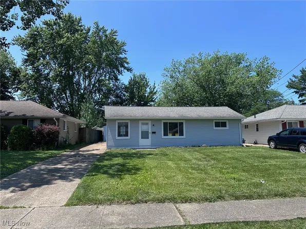 318 Gayle Dr, Sheffield Lake, OH 44054