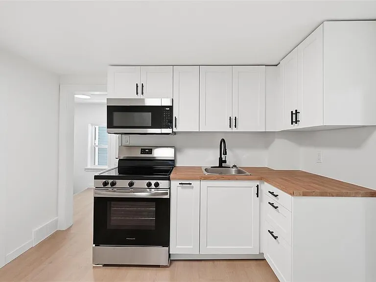 11 Luxton Ave #A — Photo 5