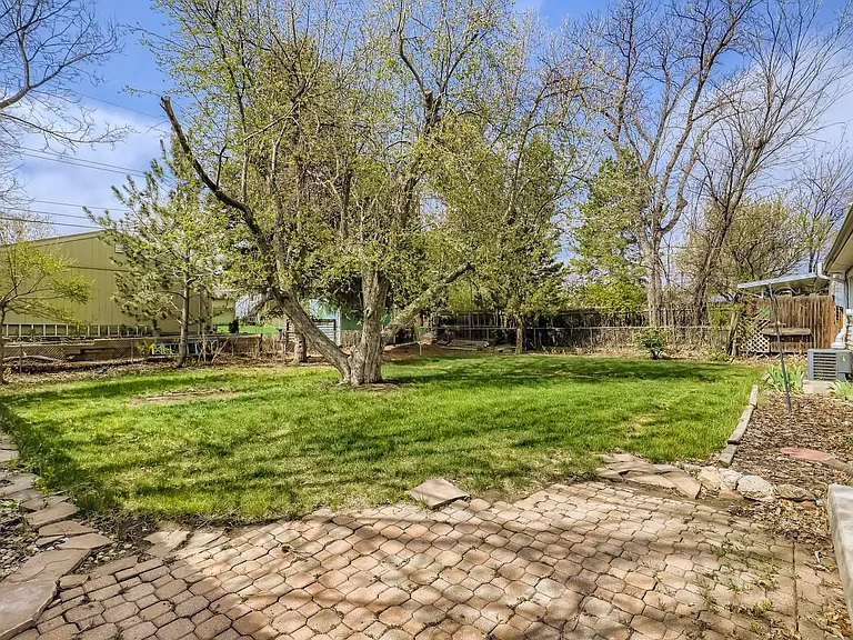 4660 E Wyoming Pl — Photo 21