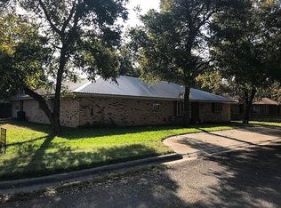 1411 N Davis Ave, Cameron, TX 76520