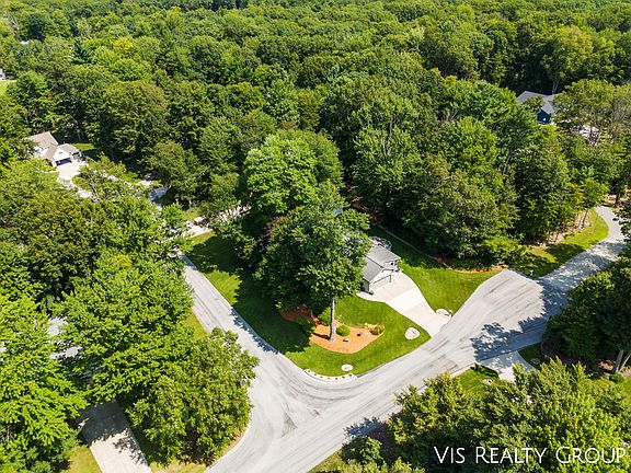 3rd image of 6788 Beech Creek Ct