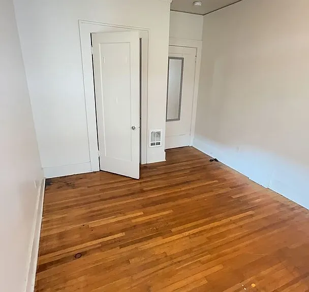 1124 N Forest St — Photo 9