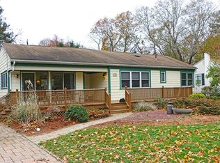 140 Winterberry Rd, Saunderstown, RI 02874