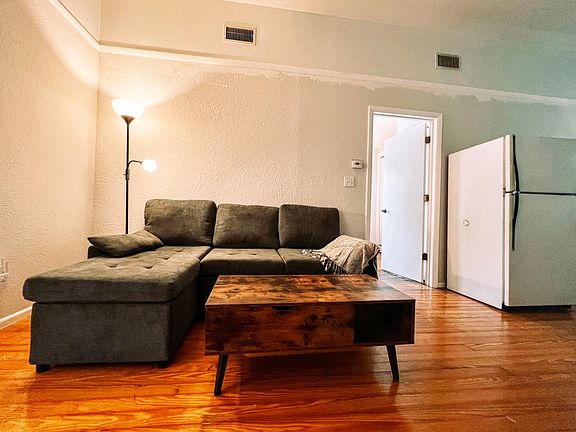5th image of 712 Hillcrest St #11
