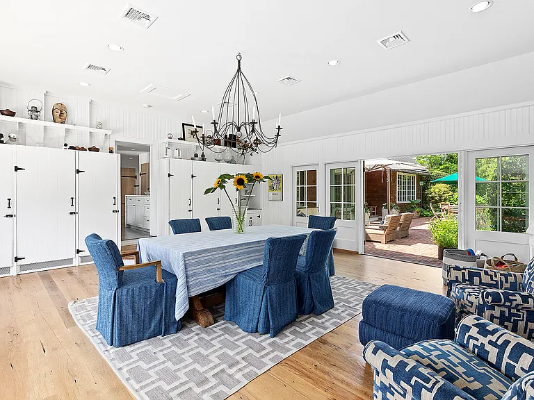 340 Hedges Ln — Photo 10