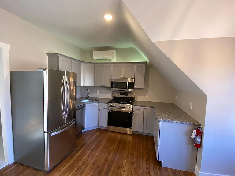 566 W Montgomery Ave #5 — Photo 7