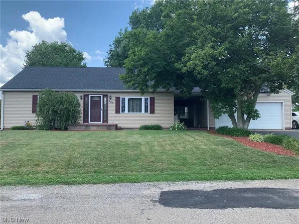 307 E Tuscarawas Ave, Gnadenhutten, OH 44629
