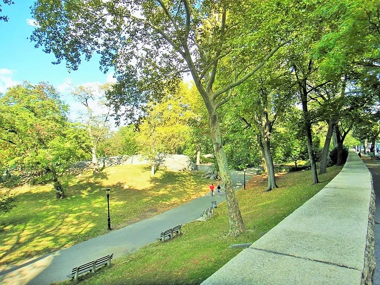 104 Riverside Dr #4C — Photo 11