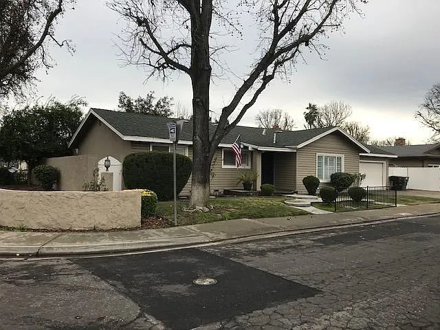 2404 McRitchie Way photo 1
