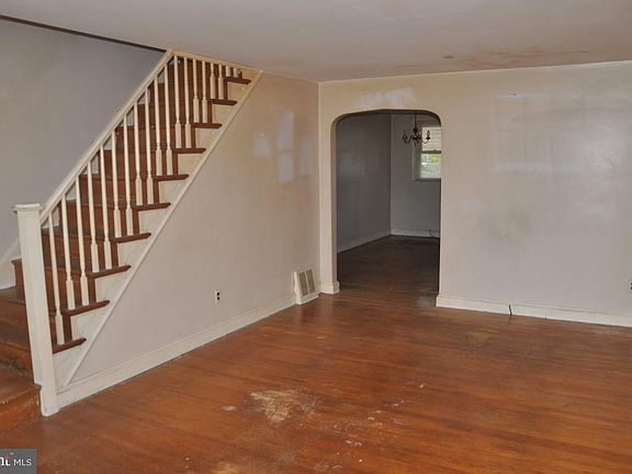 3rd image of 1108 Oakwood Dr