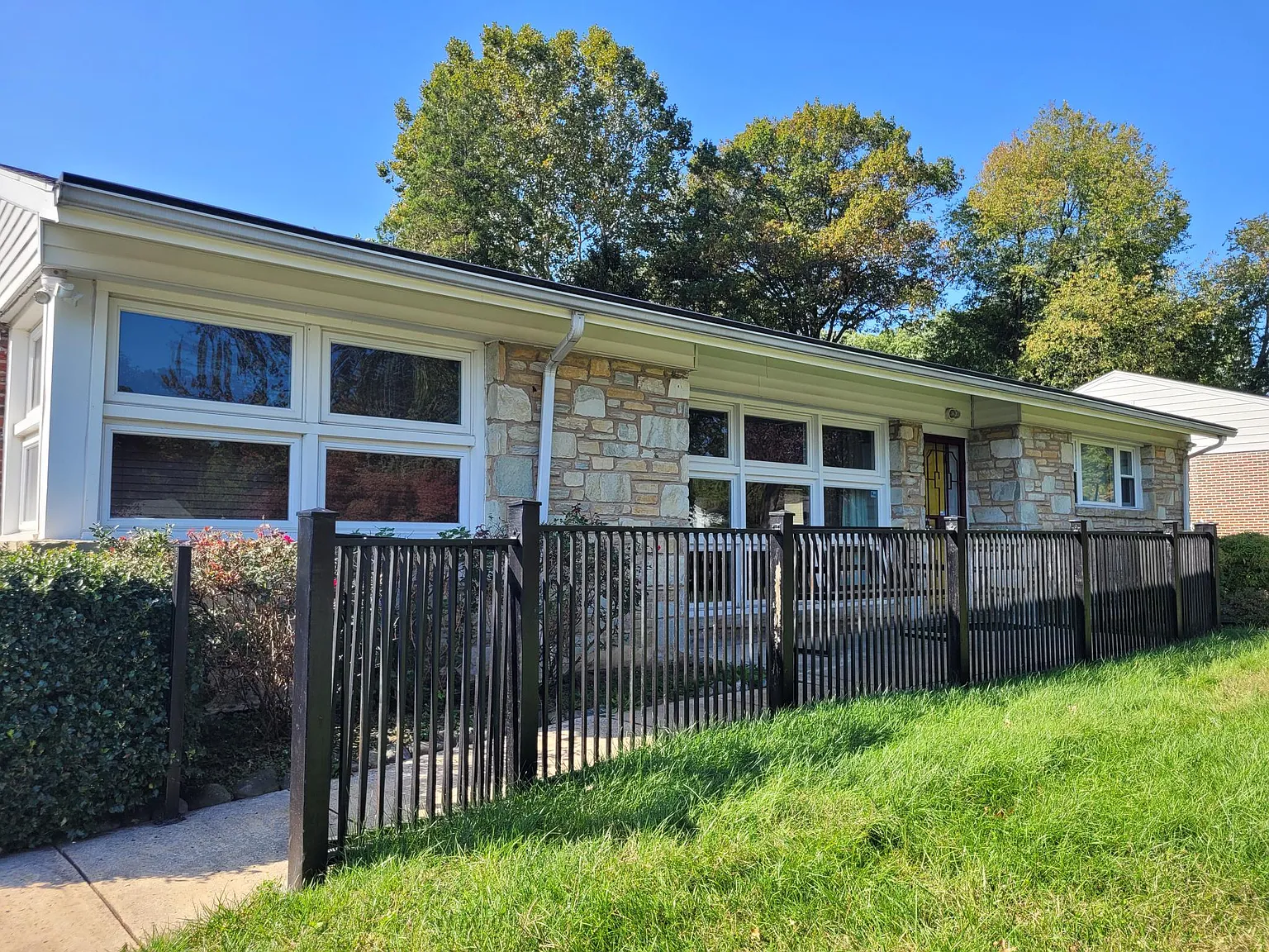 3 bed, 1884 sqft, $3,200 — Photo 2