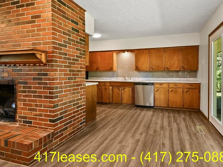 203 S White Oak Ave — Photo 18