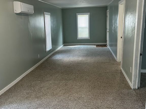 3rd image of 209 N Walnut St