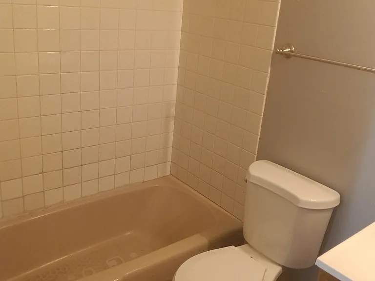 235 W Poplar St — Photo 13