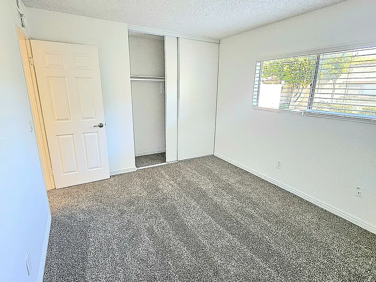 Beach Walk Apartments — Photo 35