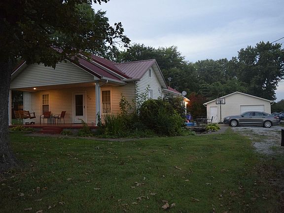 4th image of 900 N Main St