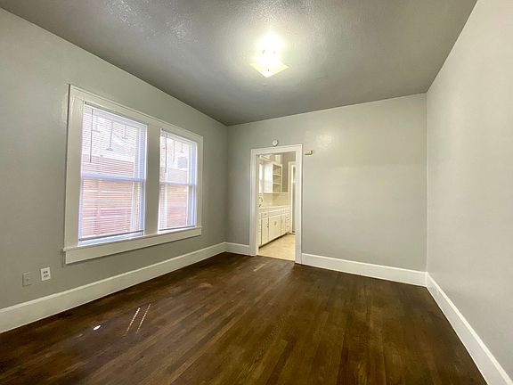 3rd image of 3209 Harris Park Ave