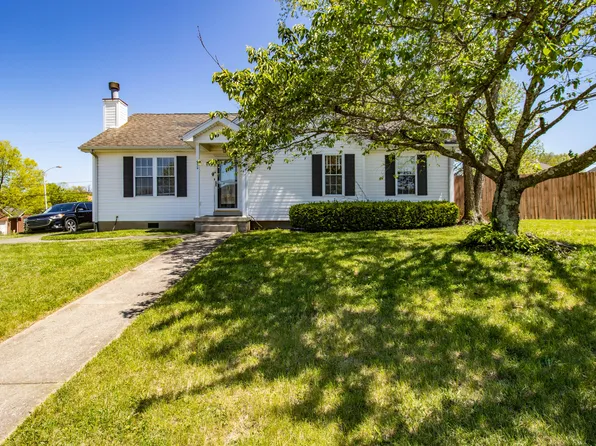 934 N Meadowhill Rd, Paris, KY 40361