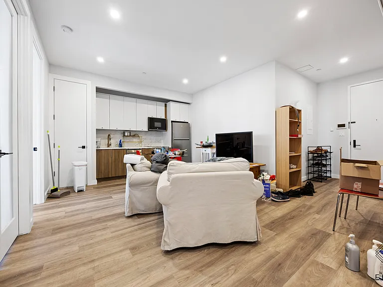 2913 Snyder Ave #5R — Photo 2