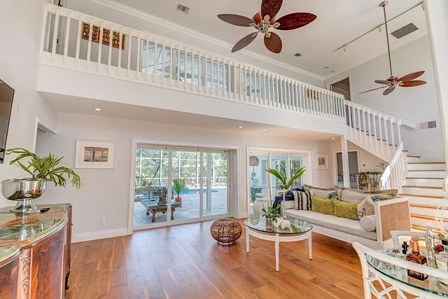 3 bed, 3.5 bath, 1928 sqft, $9,900 — Photo 4