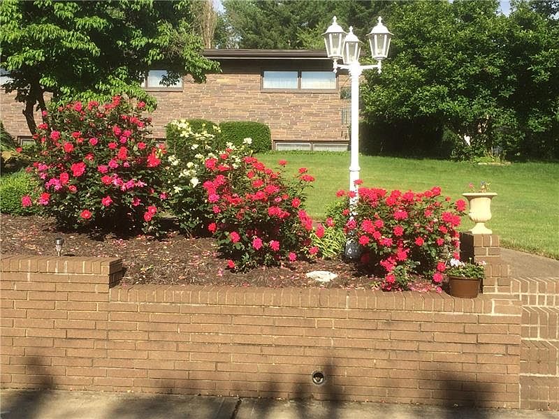 2nd image of 510 Herbst Manor Rd