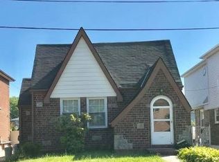 2811 202nd St, Bayside, NY 11360
