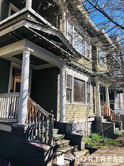 2nd image of 2109 NW Hoyt St