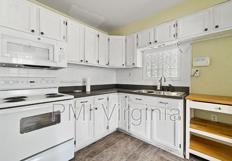 818 W 42nd St — Photo 21