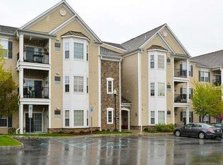 421 Creekside Dr, Brookhaven, PA 19015