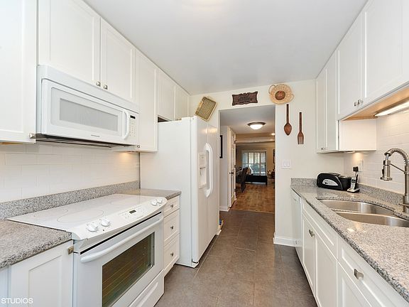 4th image of 1716 Northfield Sq Unit B