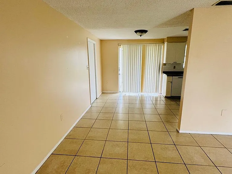 3022 Pinetree St — Photo 3