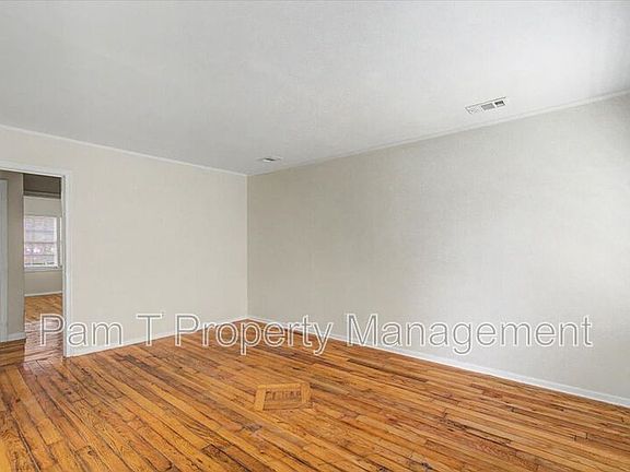 4th image of 1130 E 53rd St