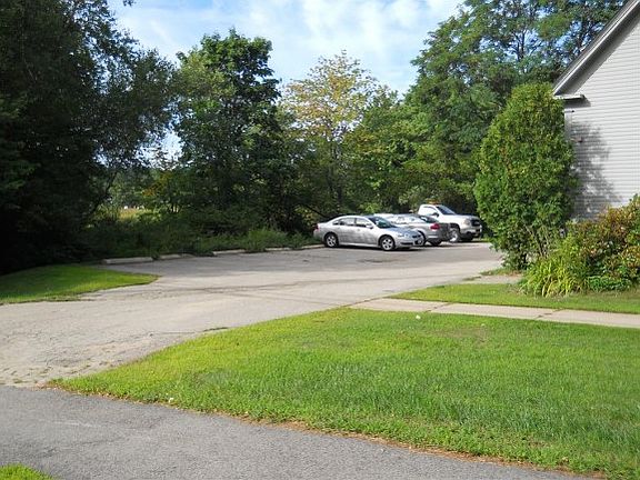 5th image of 116 Pleasant St