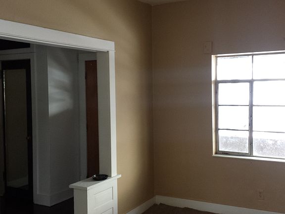 4th image of 1333 Wellesley Ave