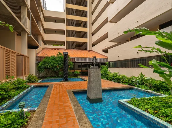 555 Hahaione St APT 5B, Honolulu, HI 96825
