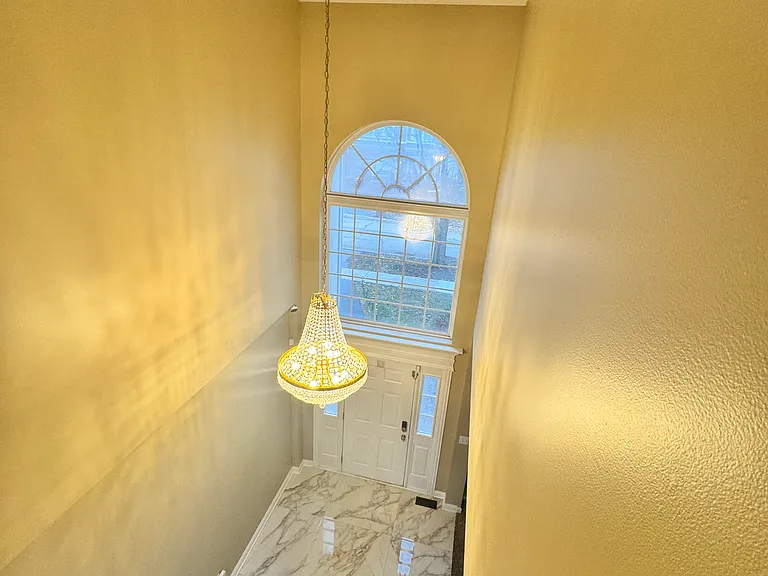 1339 Palisades Dr — Photo 3