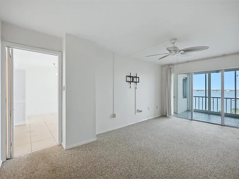 555 S Gulfstream Ave #902 — Photo 10
