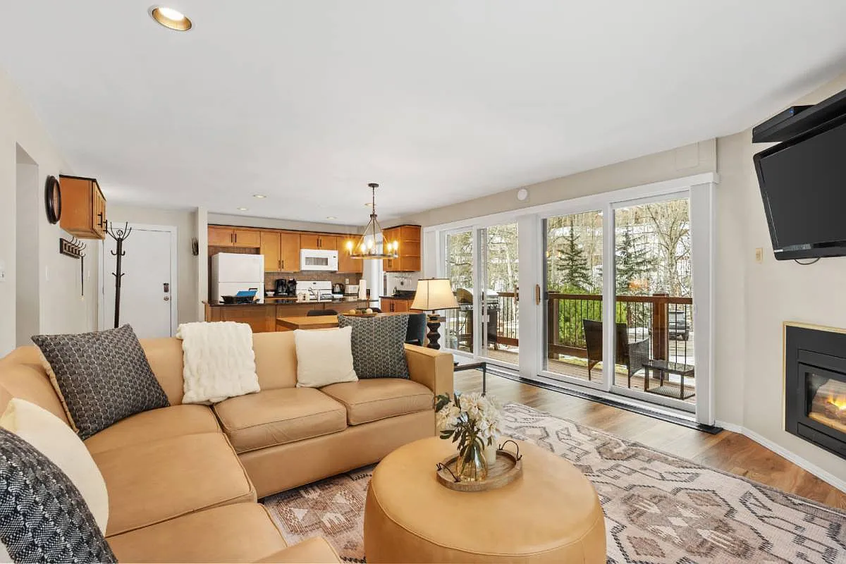 2 bed, 899 sqft, $8,000 — Photo 3