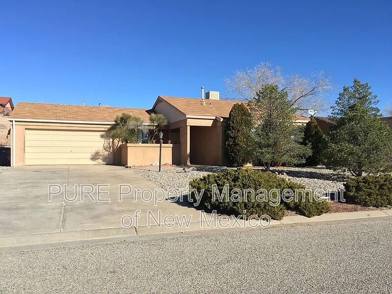 4556 Platinum Dr NE — Photo 20
