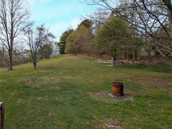 76 Edison Ln, New Cumberland, WV 26047